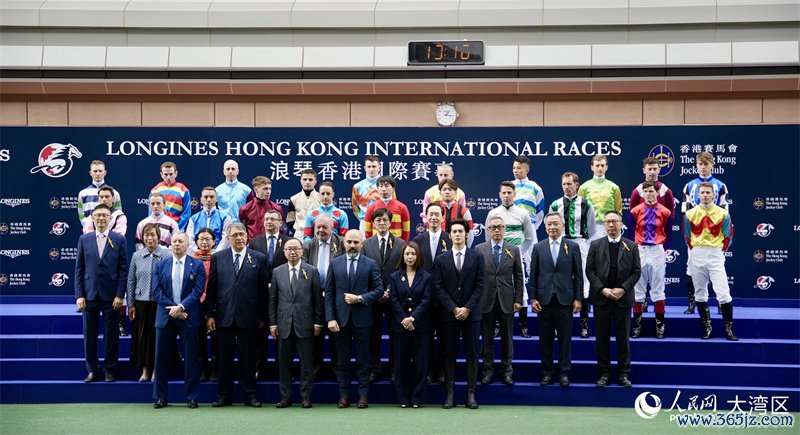 2025年“浪琴香港海外赛事”开幕式现场。东谈主民网 严小晶摄